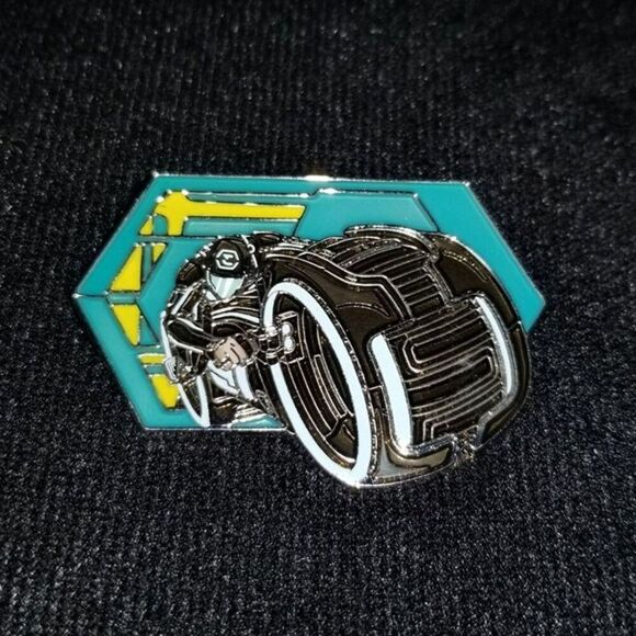 Disney Pin Tron Legacy Sam Flynn On Light Cycle ONLY Mystery Collection 81652 BB - Picture 1 of 12